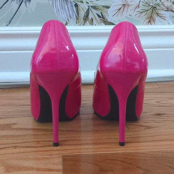 Hot pink heels - Picture 3 of 6